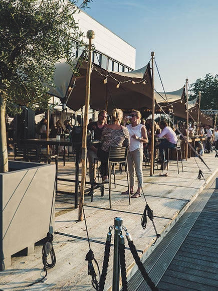 Vier je feestje bij The Harbour Club.